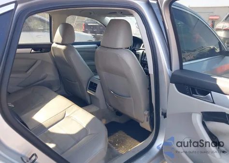 2013 Volkswagen Passat 2.5L Se z USA, uszkodzony, nr VIN 1VWBH7A32DC084892